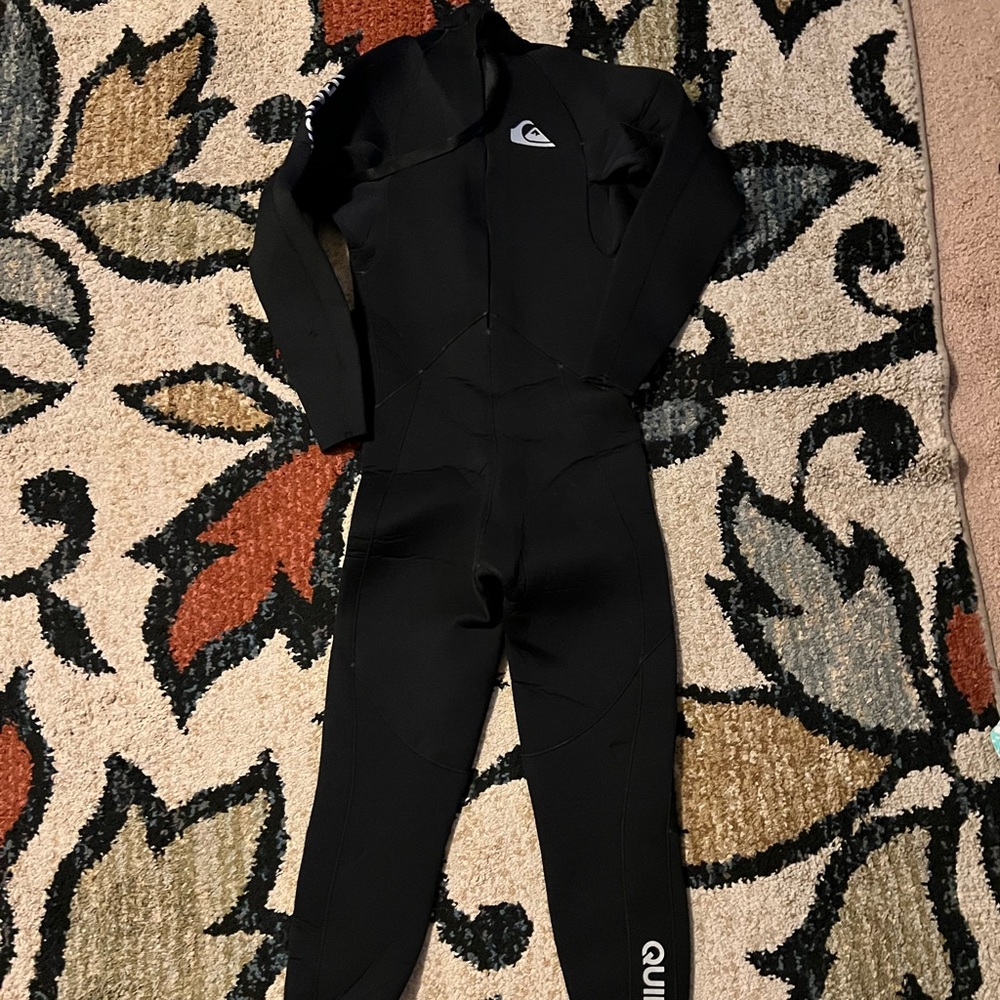 3mm M quicksilver wetsuit